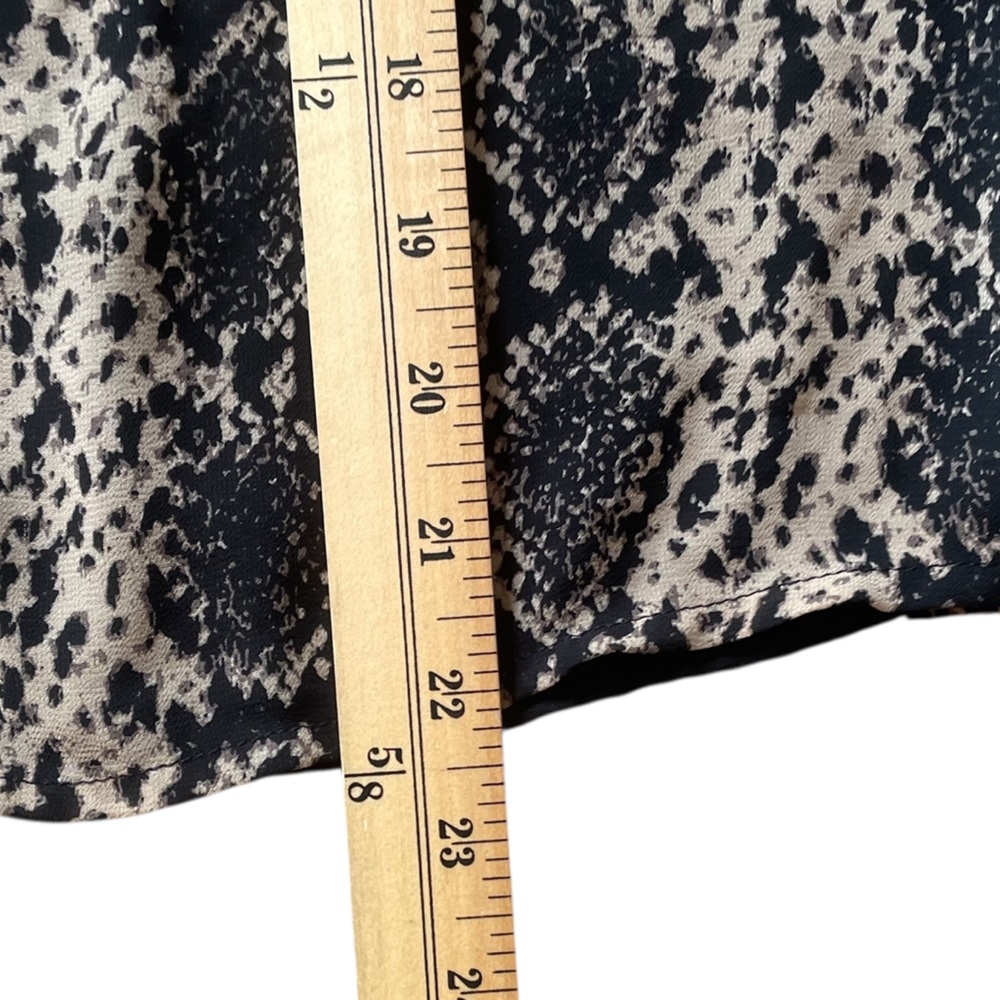 VINCE CAMUTO Black/Beige Snake Print Bishop Sleeve 3/4 Sleeve Blouse Top - Small - Picture 16 of 16